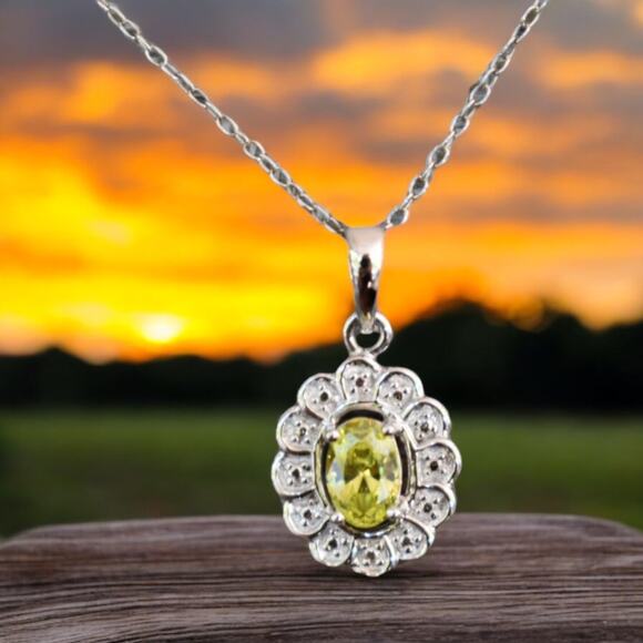 Green Cubic Zirconia Pendant Necklace 925 Sterling Silver August Birthdays - Picture 3 of 6